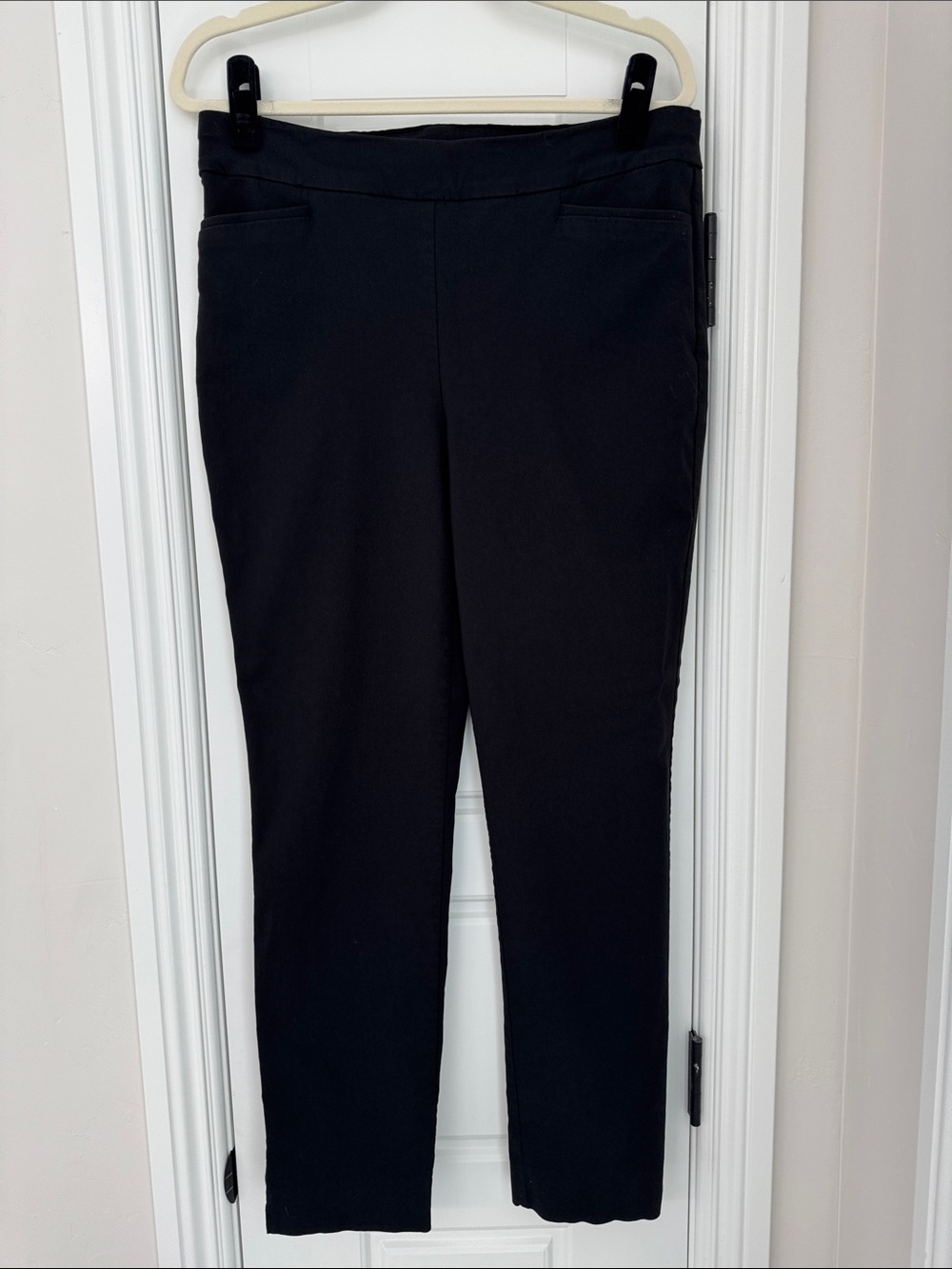 Chico's Black Skinny Pull-On Ankle Pants